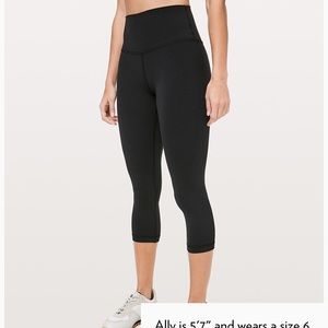 Black LULULEMON crop leggings